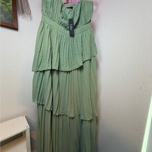 🌿 LULUS SAGE GREEN TIERED MAXI DRESS – SIZE XL (NWT) 🌿
